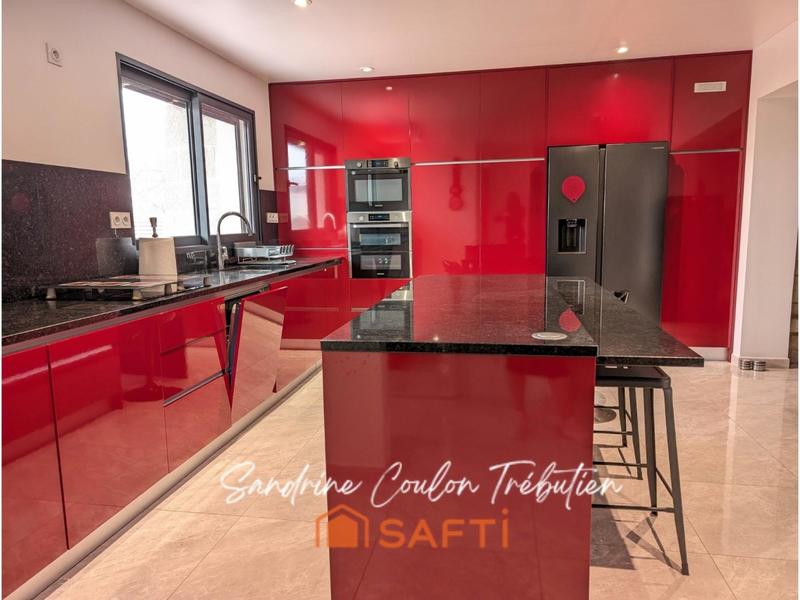 Maison - 199 m² - 7 pièces