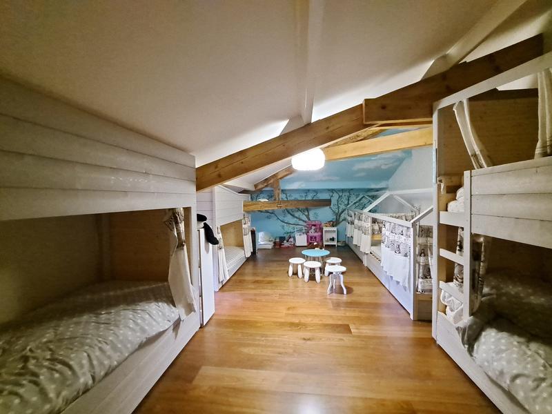 Maison - 557 m² - 16 pièces