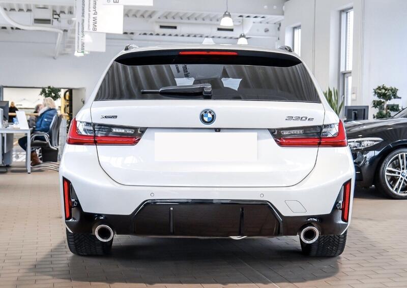 Bmw Série 3 Touring Xdrive 330e 292 m-Sport Hybride Rechargeable / Attache Remorque Camera 360° Harman Kardon Sieges et Coffre Elec Regulateur de Distance