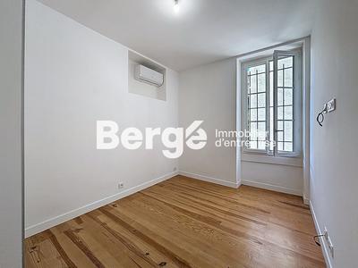 Bureau - 71 m² - 4 pièces