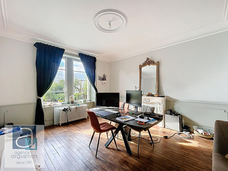 Maison - 220 m² - 7 pièces