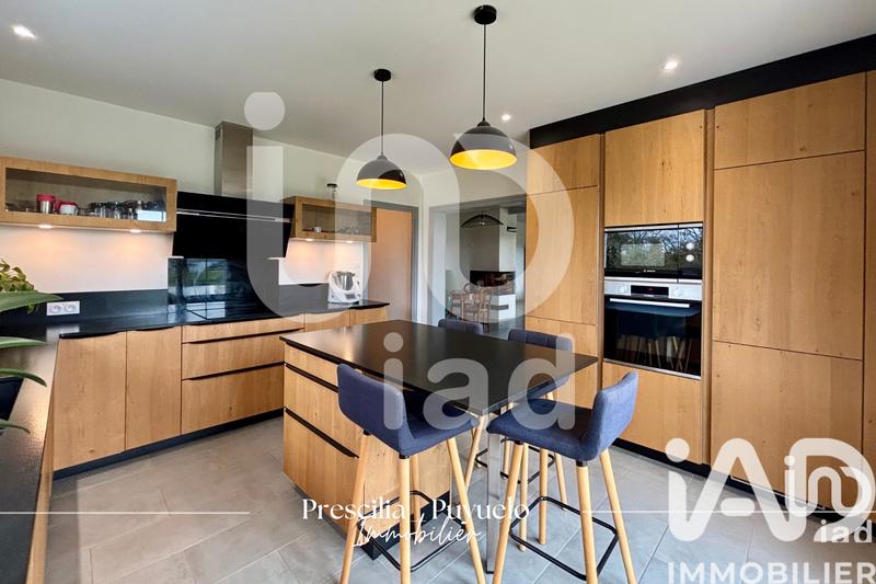 Maison - 279 m² - 9 pièces