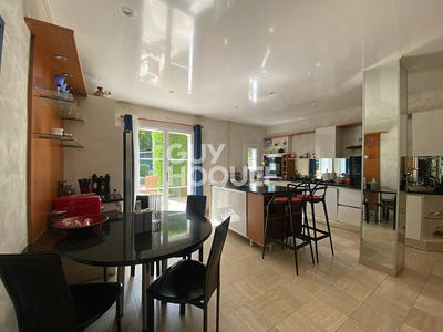 Maison - 339 m² - 8 pièces