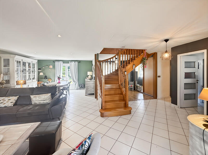 Maison - 141 m² - 8 pièces