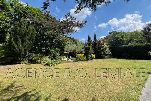 Maison - 326 m² - 12 pièces