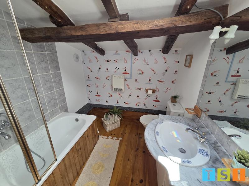 Maison - 230 m² - 7 pièces