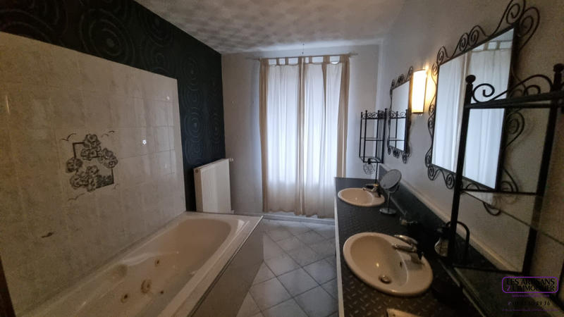 Maison - 180 m² - 6 pièces