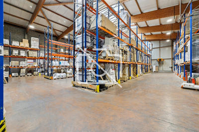 Entrepôt - 1 180 m²