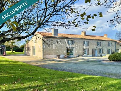 Maison - 216 m² - 7 pièces