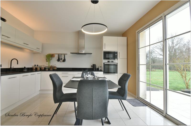 Maison - 216 m² - 9 pièces