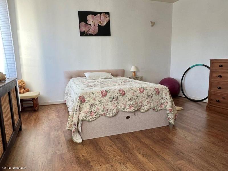 Maison - 302 m² - 9 pièces