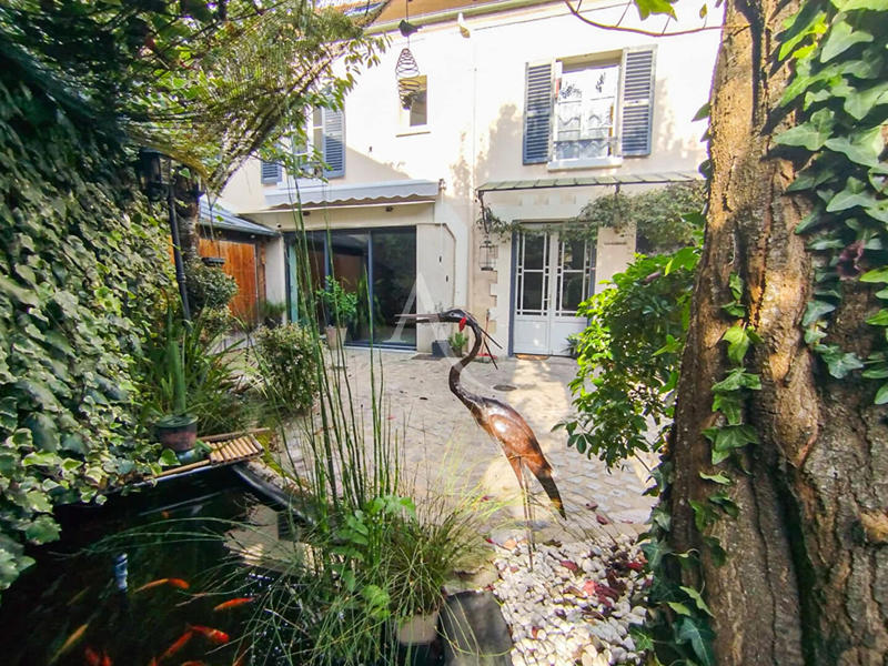 Maison - 165 m² - 10 pièces