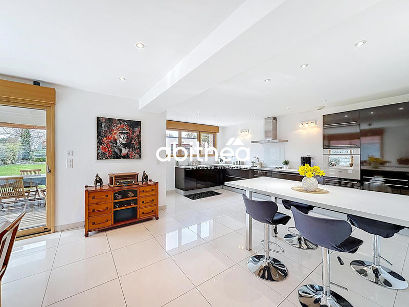 Maison - 200 m² - 9 pièces