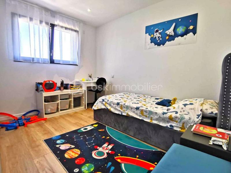 Maison - 142 m² - 8 pièces