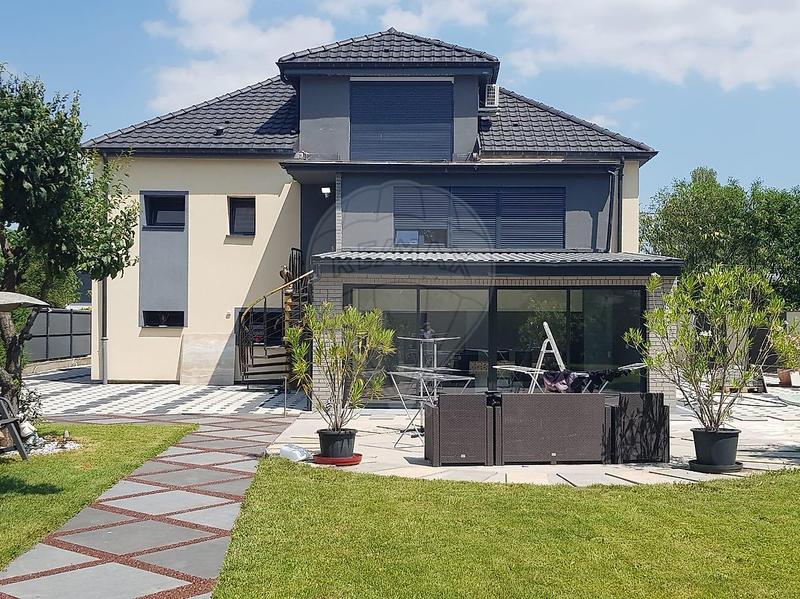 Maison - 255 m² - 6 pièces