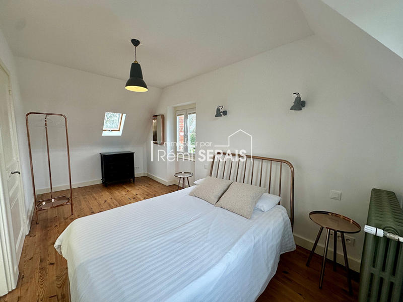 Maison - 202 m² - 9 pièces