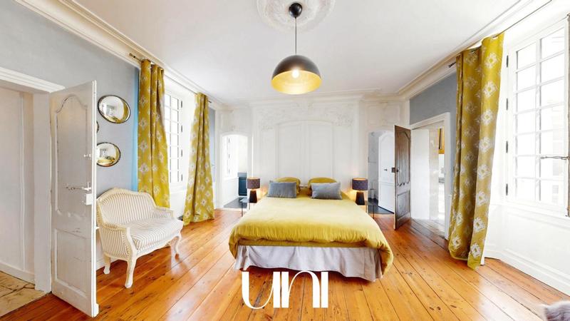 Maison - 300 m² - 9 pièces