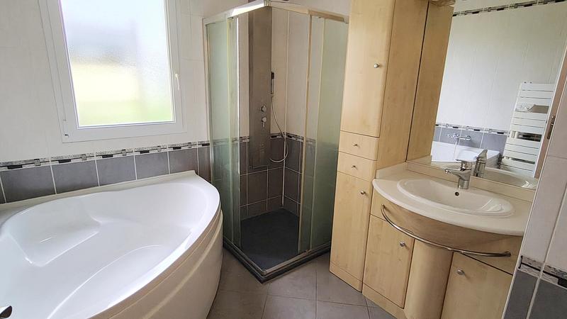 Maison - 95 m² - 5 pièces