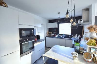 Maison - 93 m² - 4 pièces