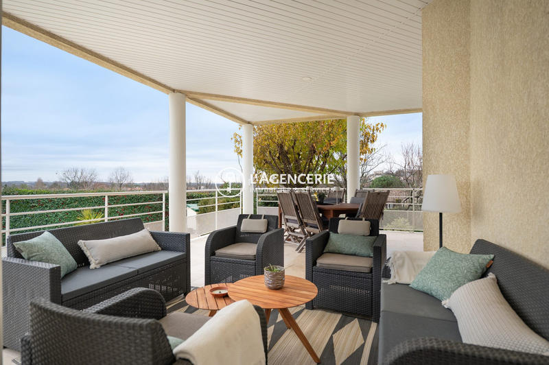 Maison - 325 m² - 10 pièces