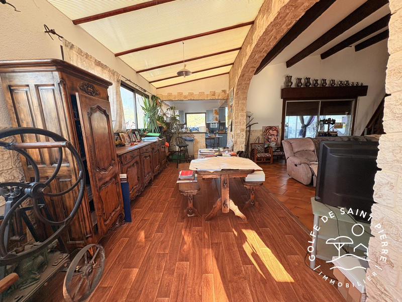 Villa - 573 m² - 6 pièces