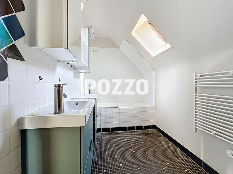 Maison - 198 m² - 9 pièces