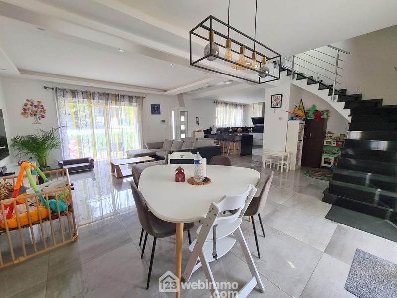 Maison - 309 m² - 13 pièces