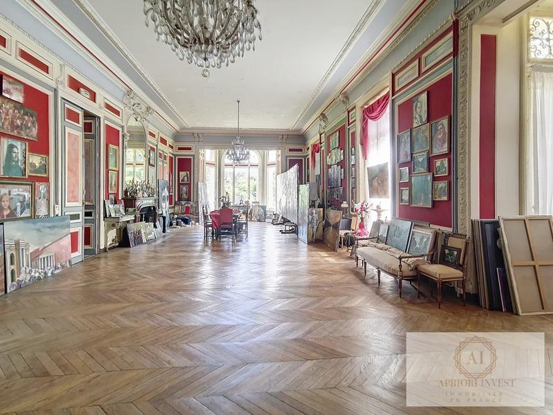 Château - 1 800 m² - 56 pièces