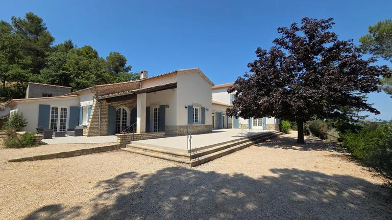 Maison - 408 m² - 5 pièces