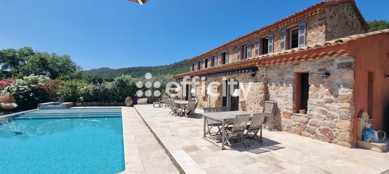 Maison - 230 m² - 5 pièces