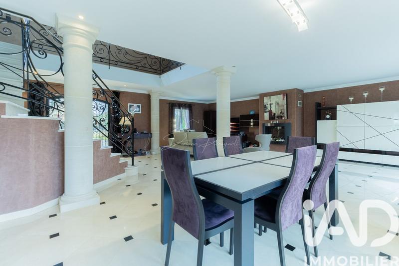 Maison - 338 m² - 10 pièces