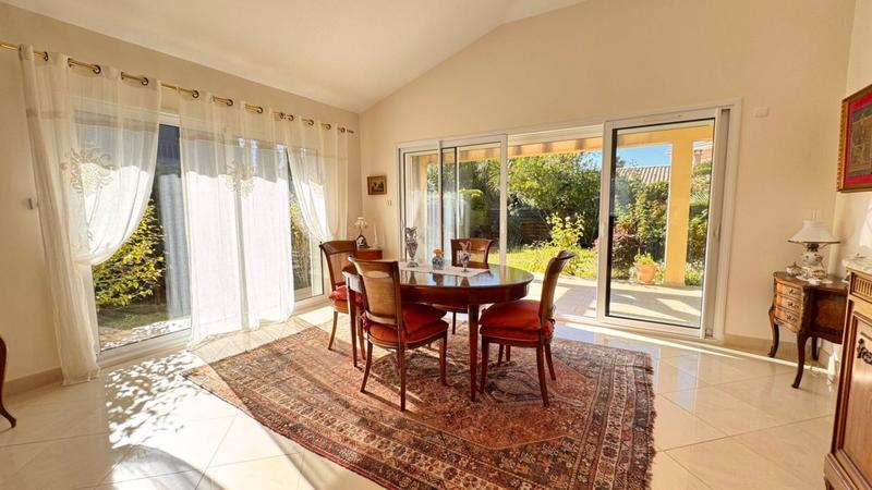 Villa - 211 m² - 7 pièces