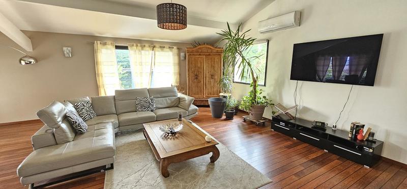 Maison - 220 m² - 5 pièces