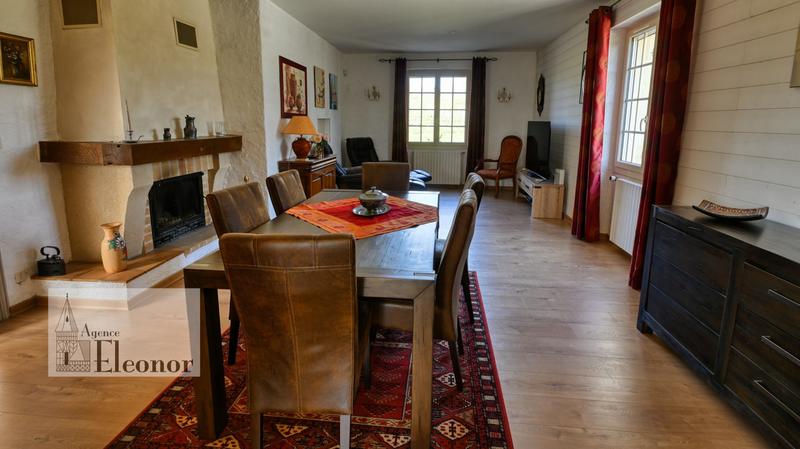 Maison - 208 m² - 9 pièces