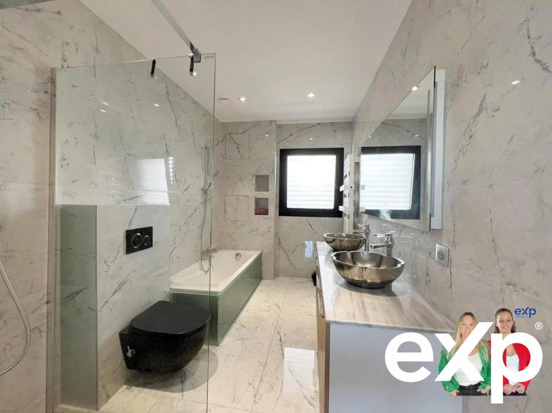 Maison - 234 m² - 7 pièces