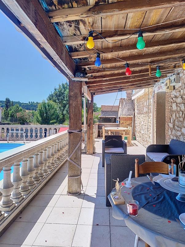 Maison - 237 m² - 7 pièces