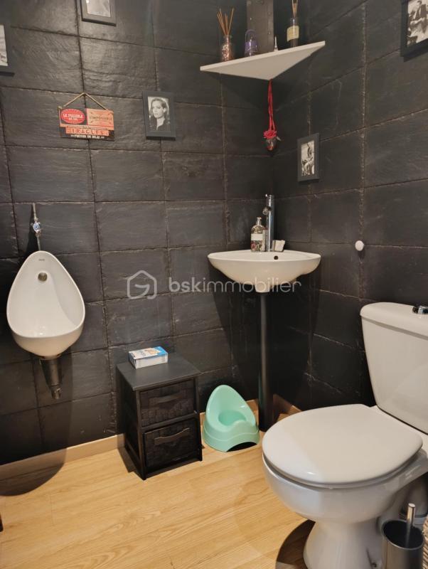 Maison - 242 m² - 10 pièces