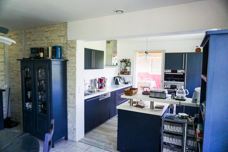 Maison - 219 m² - 9 pièces