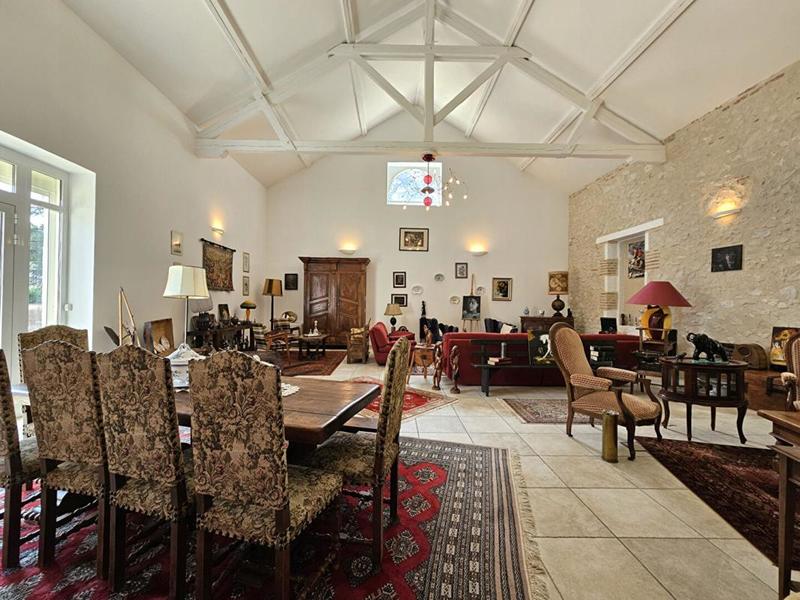 Maison - 350 m² - 8 pièces