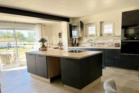 Maison - 240 m² - 6 pièces