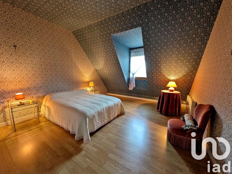 Maison - 213 m² - 9 pièces