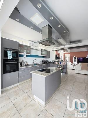 Maison - 197 m² - 9 pièces