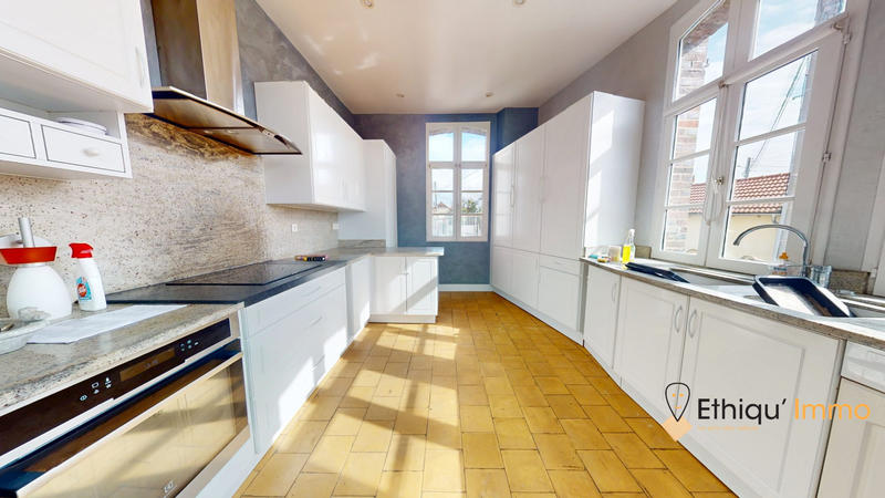 Maison - 424 m² - 10 pièces