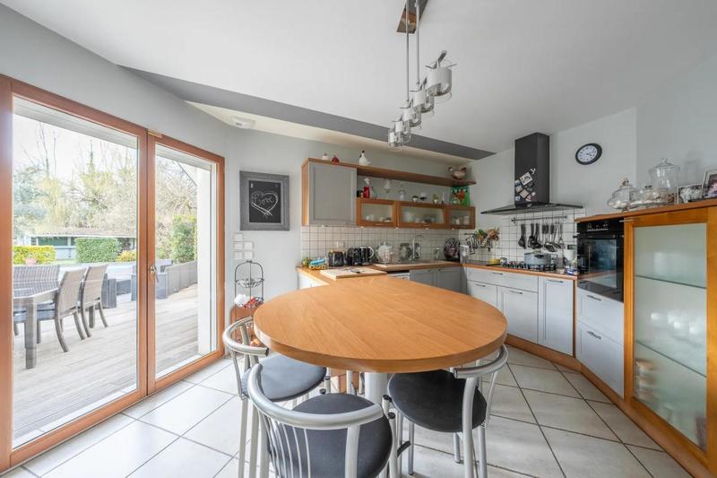 Maison - 233 m² - 7 pièces