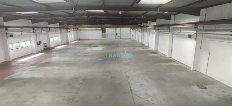 Local d'activité / Entrepôt - 5 707 m²