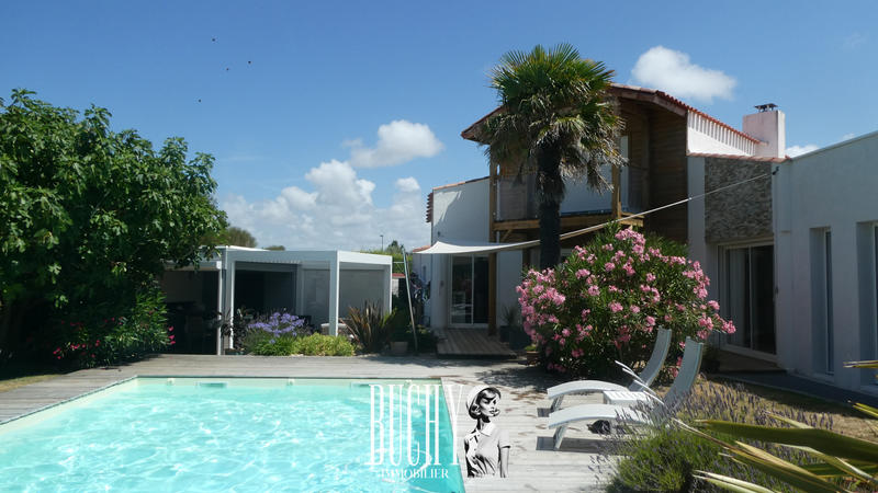 Maison - 215 m² - 7 pièces