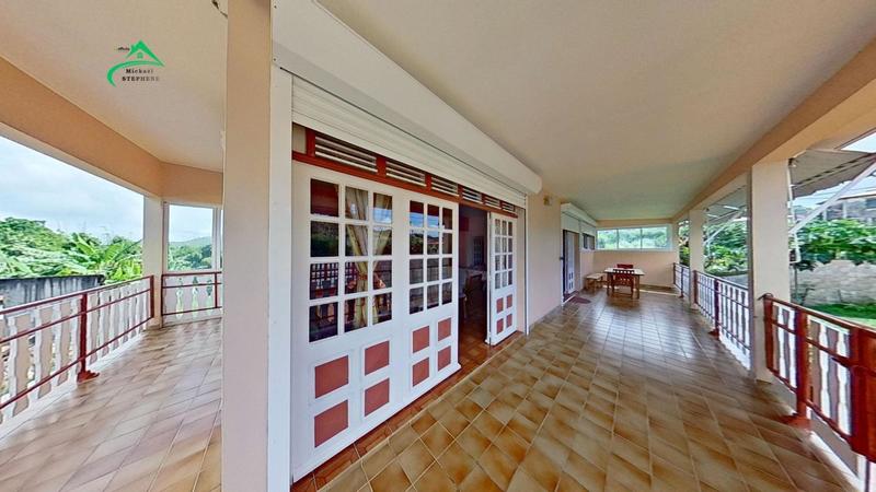 Maison - 216 m² - 7 pièces