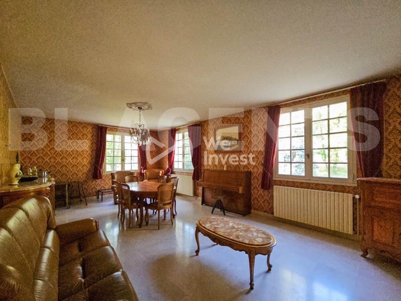 Maison - 250 m² - 8 pièces