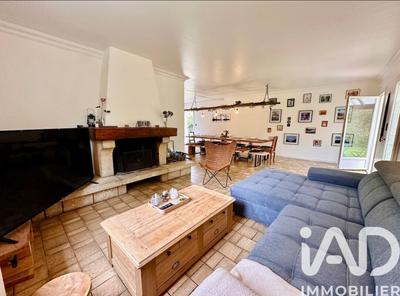 Maison - 200 m² - 8 pièces