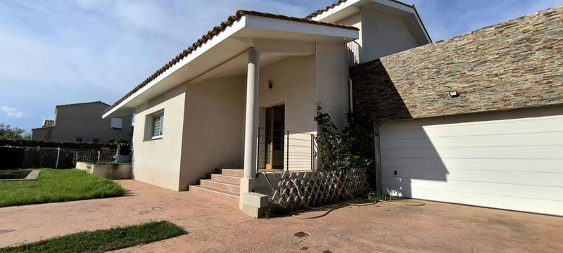 Maison - 200 m² - 6 pièces